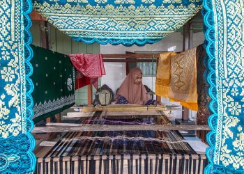 Kain songket batubara bersama Inalum